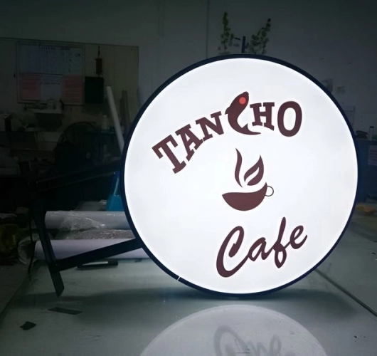 20+ Mẫu hộp đèn logo thiết kế hiện đại và nổi bật