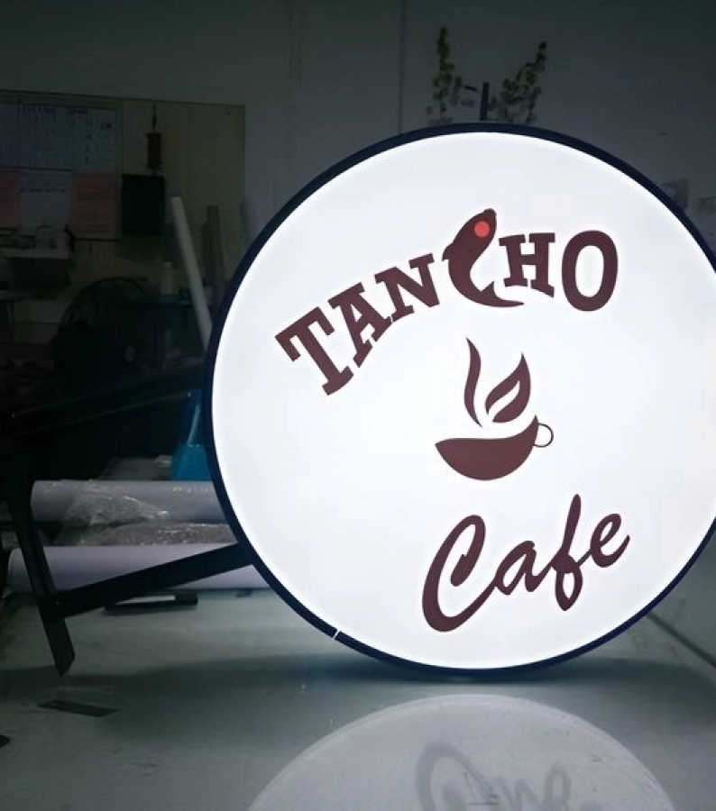 20+ Mẫu hộp đèn logo thiết kế hiện đại và nổi bật