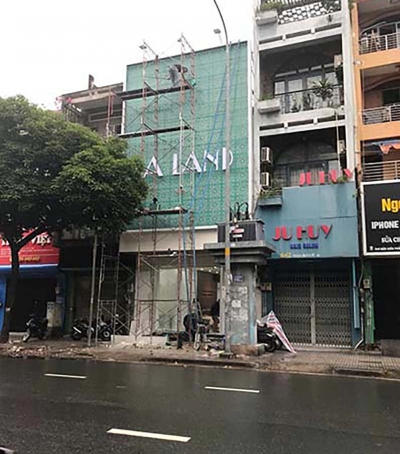 VỆ SINH BẢNG HIỆU