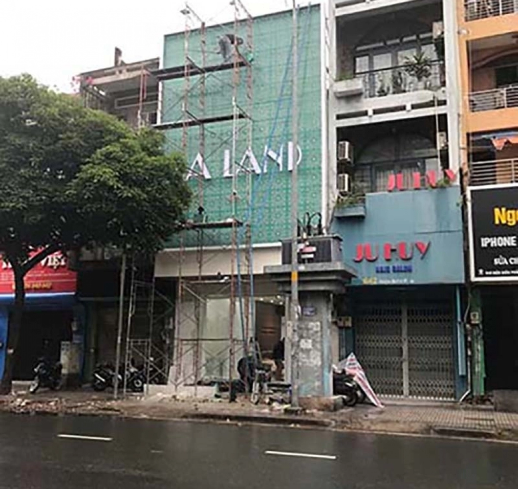 VỆ SINH BẢNG HIỆU